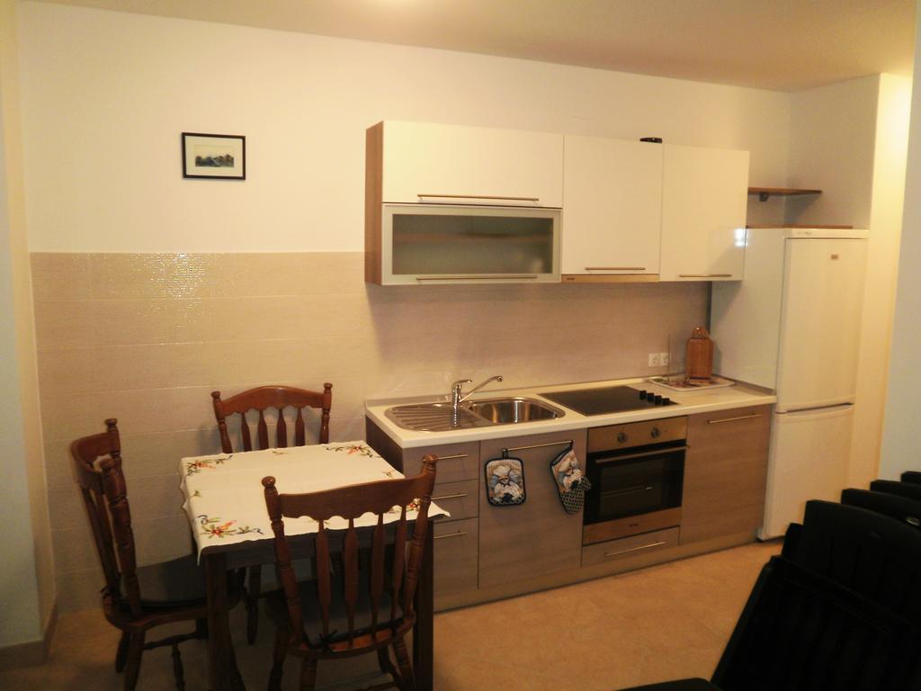 Apartments Lana And Lili Преко Екстериор снимка